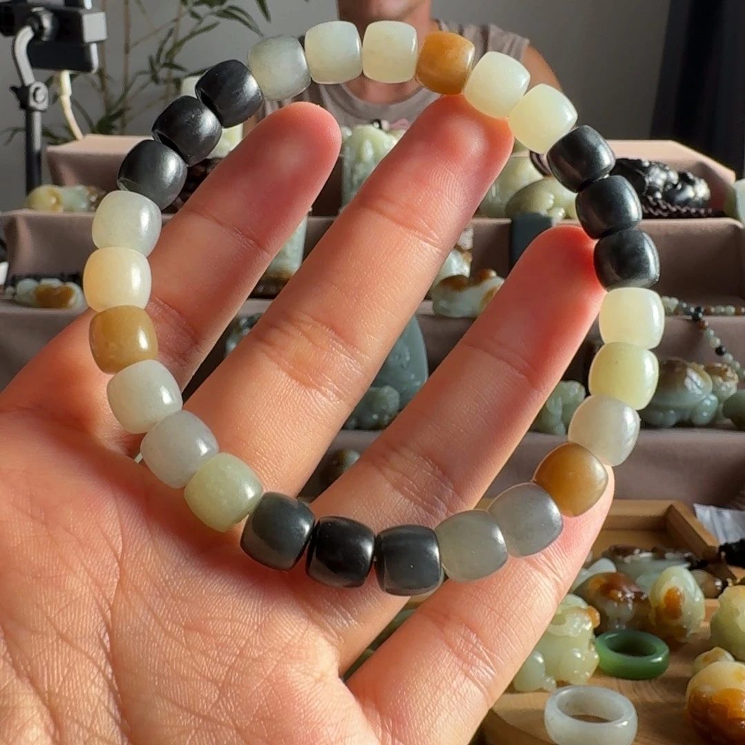 颈饰未镶嵌和田玉（糖玉）