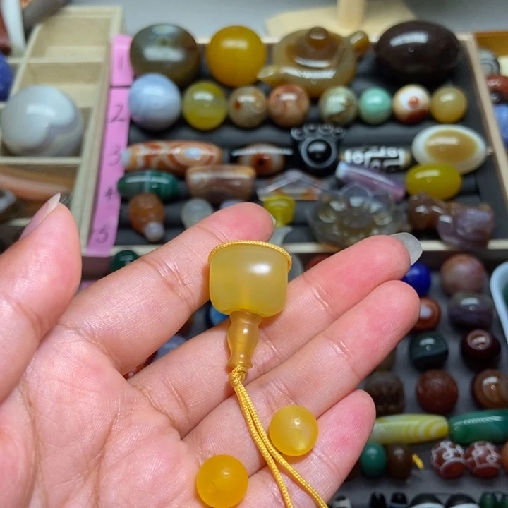 玛瑙/玉髓配珠未镶嵌自**路