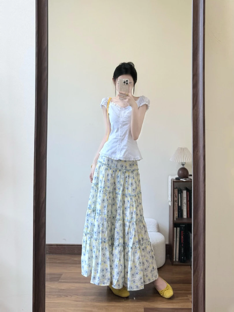 2025夏季韩系温柔白色木耳边衬衫上衣女碎花蛋糕半身裙气质两件套