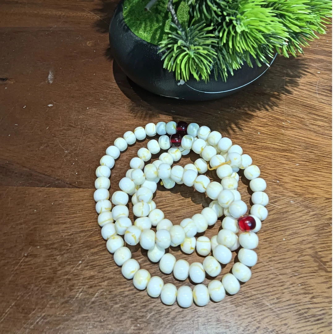 2瓷白108珠蜜蜡颈链