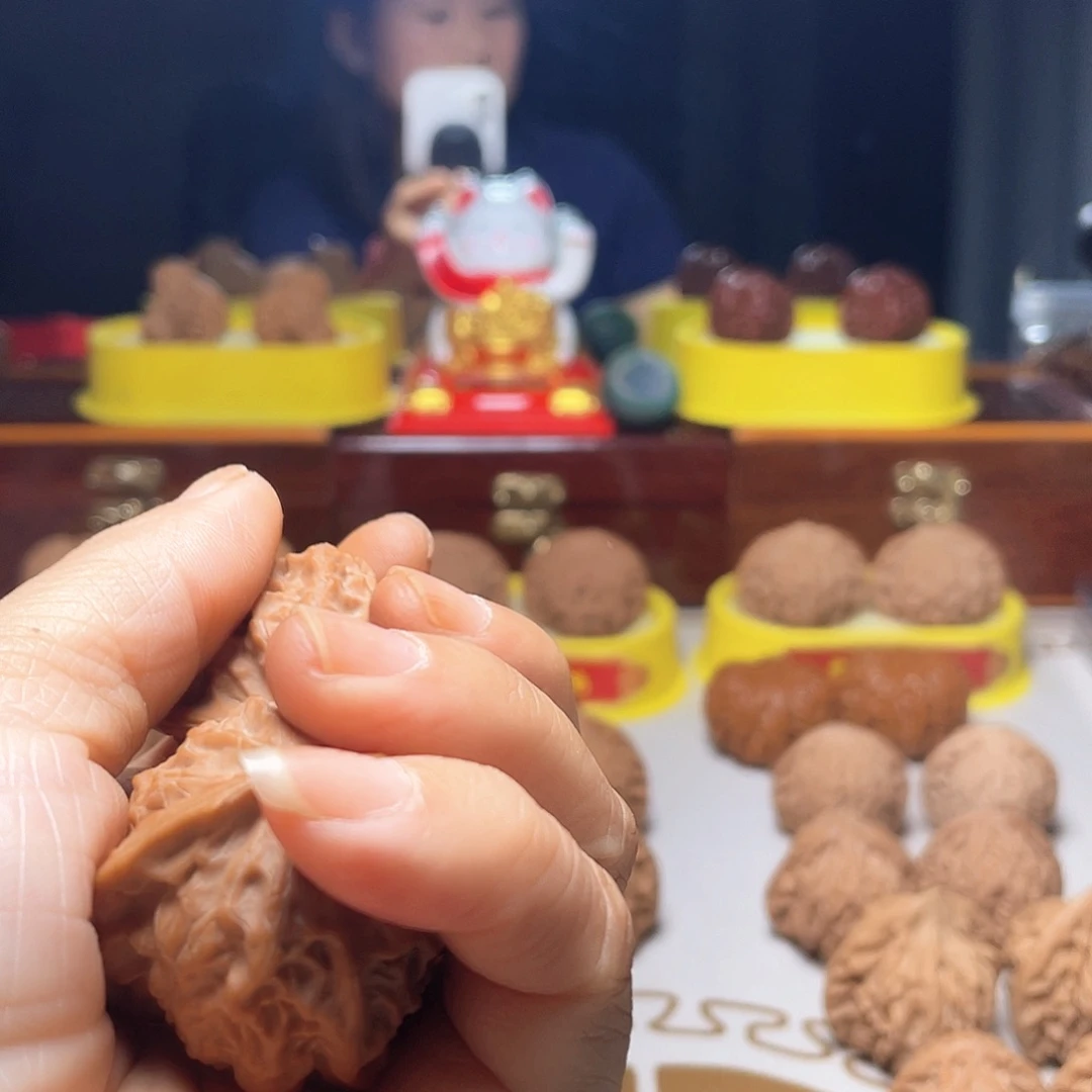 陈***超吊坠文玩核桃瓷娃娃