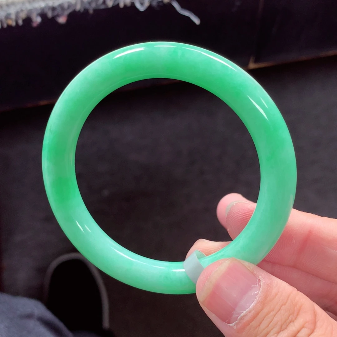 翡翠手镯未镶嵌缅甸