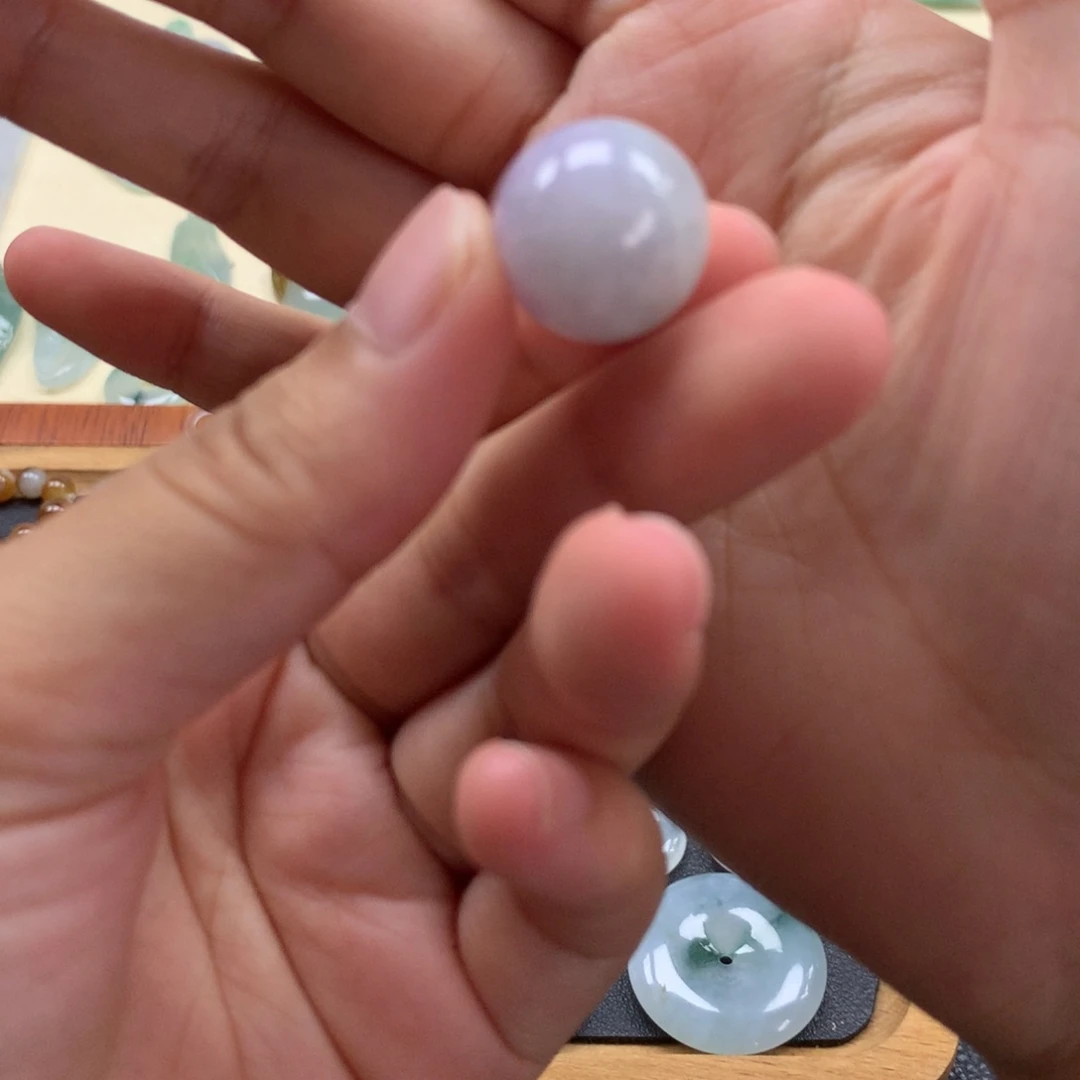 颈饰未镶嵌翡翠珠子