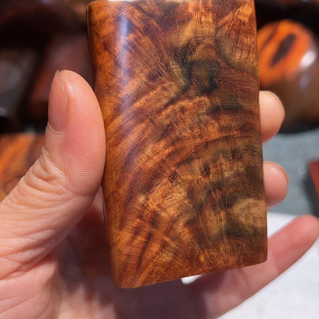 交趾黄檀（大红酸枝）归*