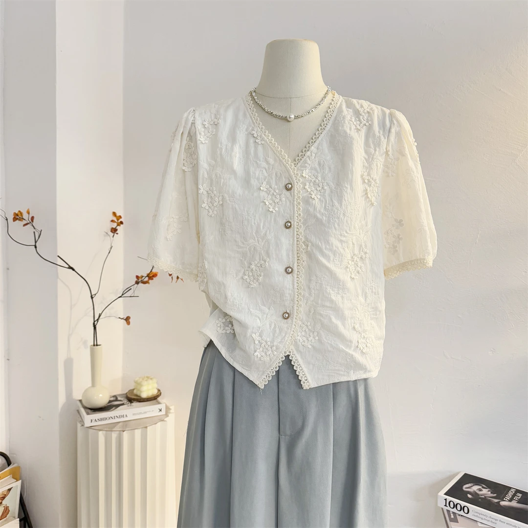 法式花边v领短袖衬衫女2025夏季短款减龄气质刺绣小衫韩系上衣杏