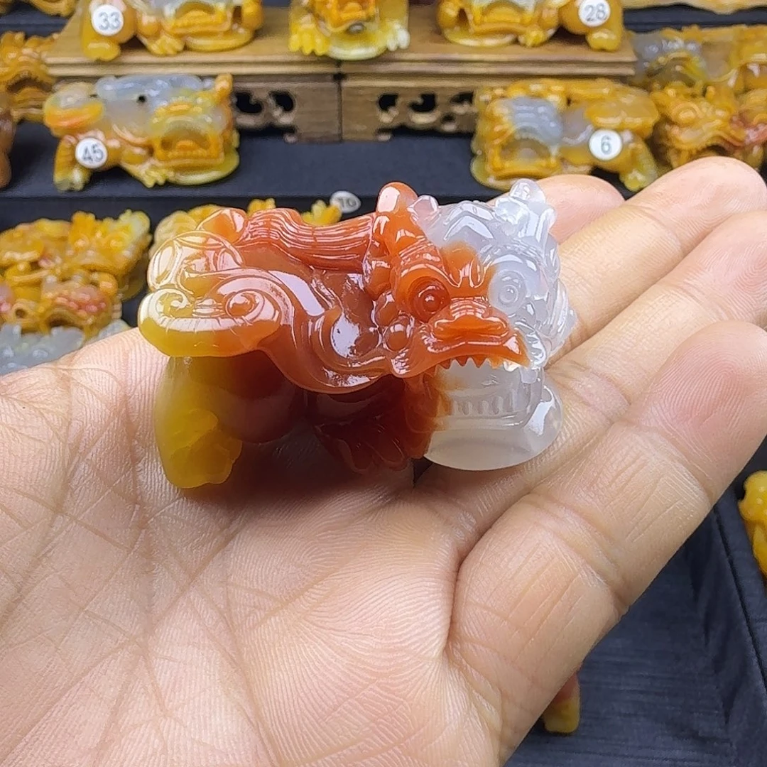 石英质玉（黄龙玉）未镶嵌颈饰
