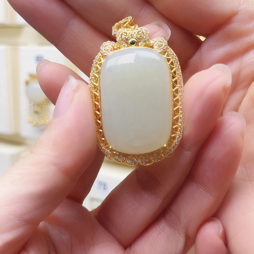 朵***宝和田玉银S925镀金镶嵌颈饰