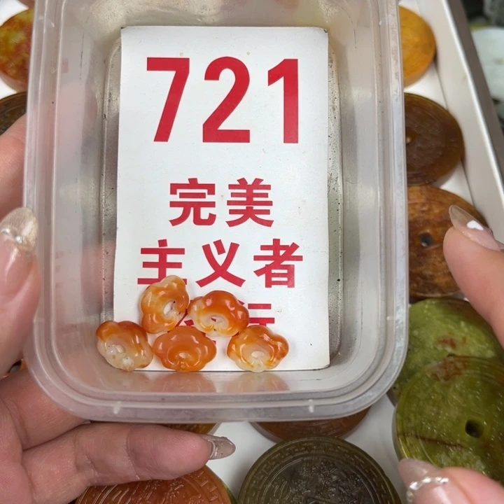 蛇纹石玉足银镀金镶嵌颈饰