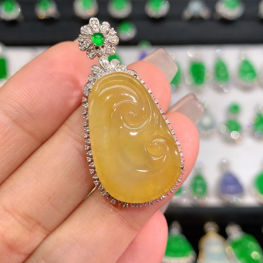 翡翠18K金镶嵌颈饰