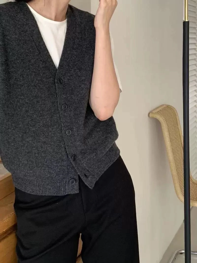 叠搭不臃肿显瘦有层次100%羊毛休闲简约V领针织羊毛马甲背心女秋