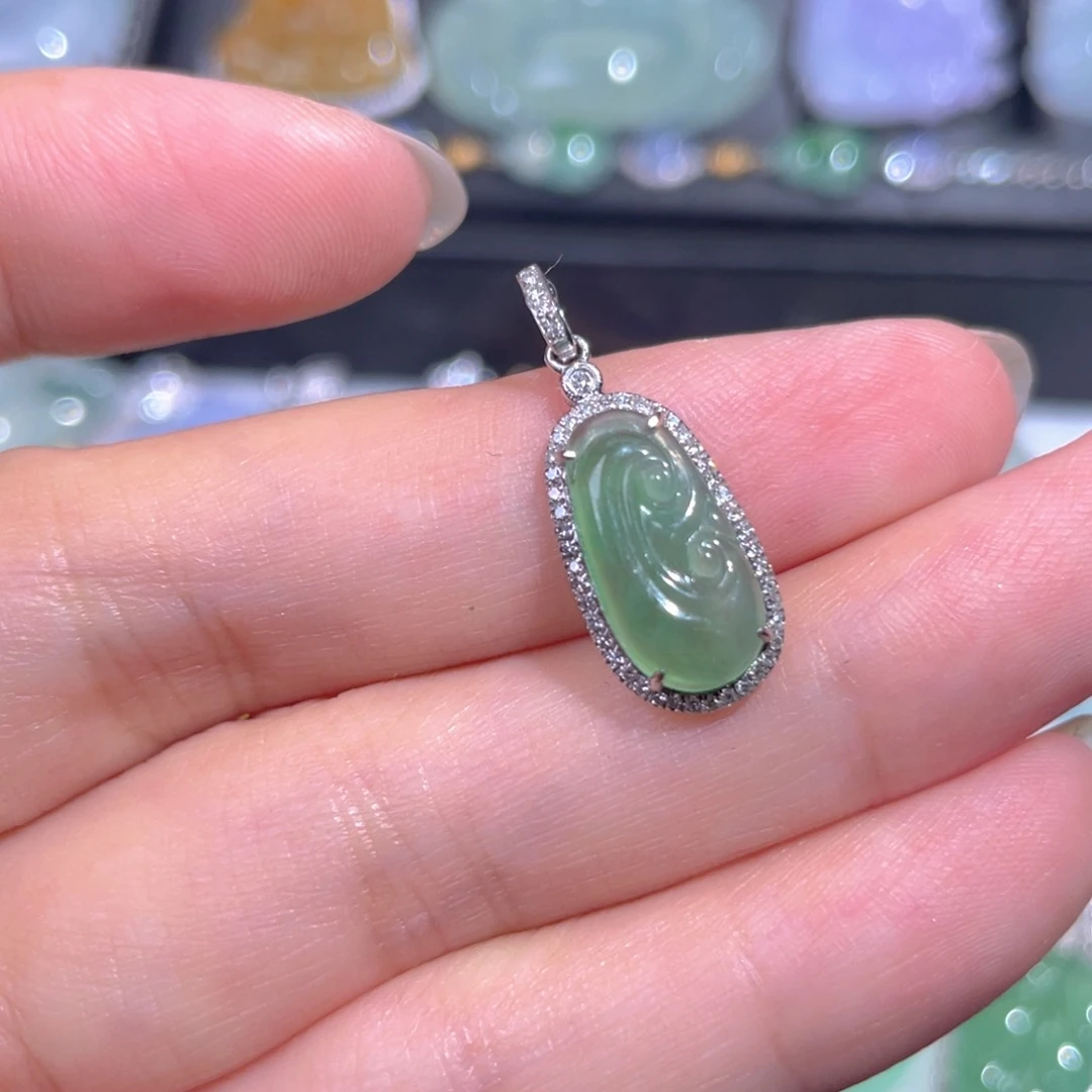 颈饰18K金镶嵌翡翠翡翠