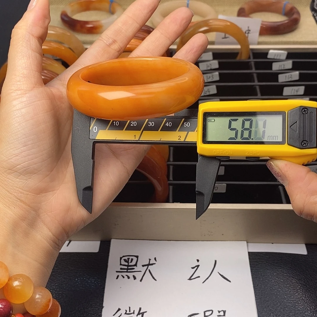 未镶嵌石英质玉（黄龙玉）手镯102号