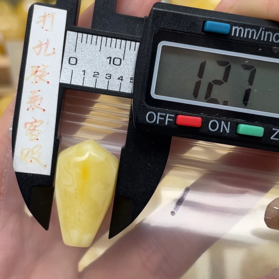 蜜蜡裸石未镶嵌阡*?蜜蜡