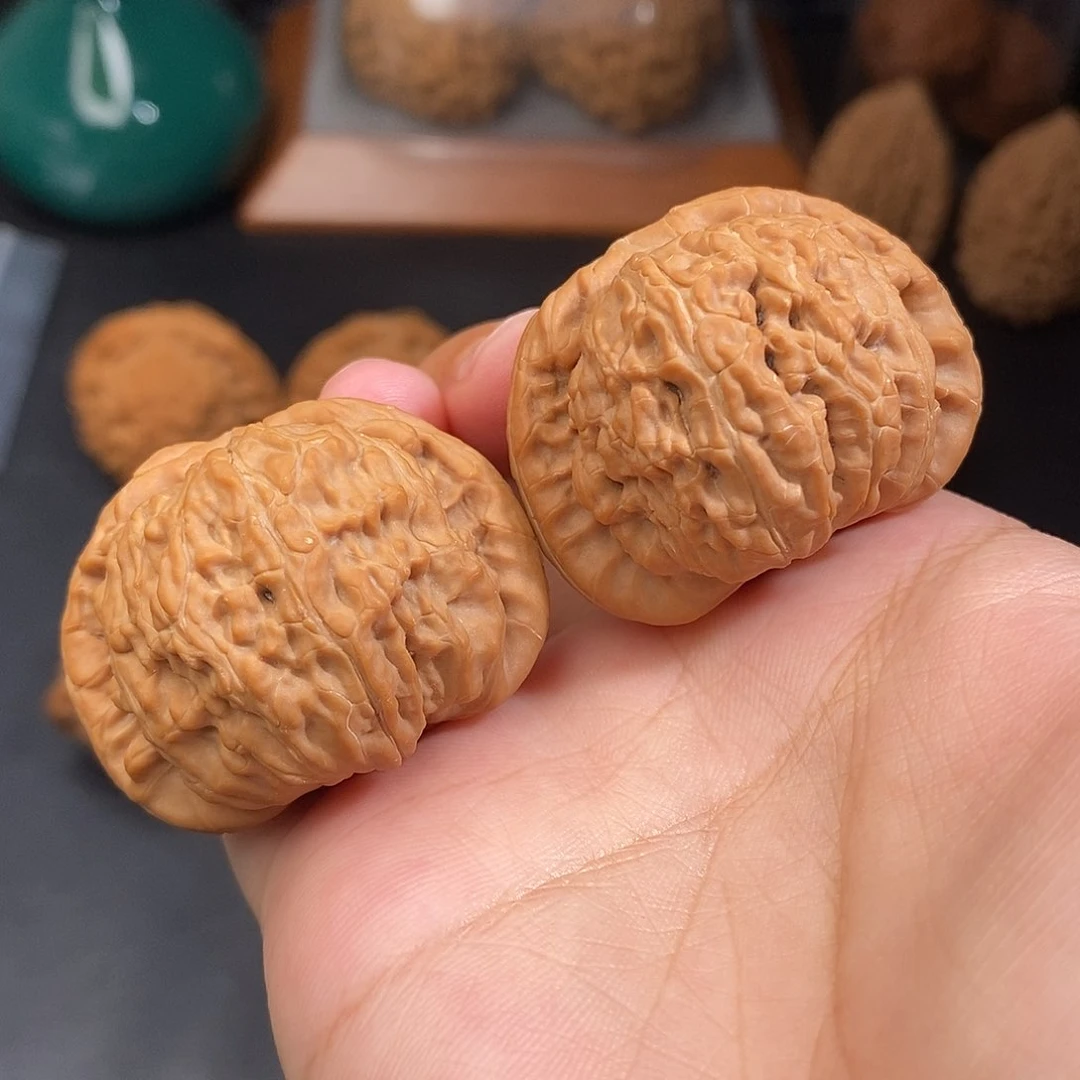 文玩核桃把件球白全品40