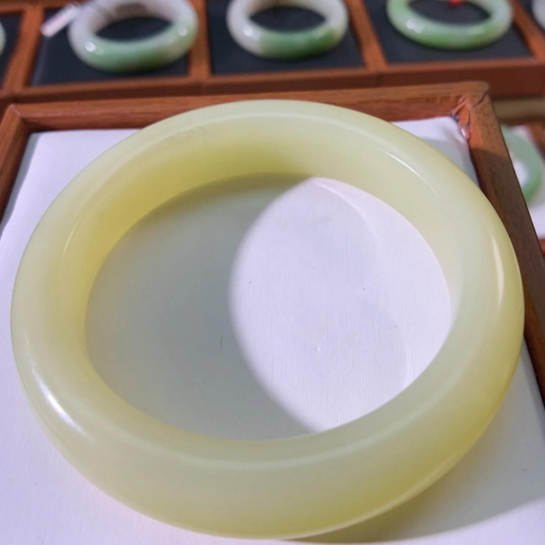 【闪购商品】未镶嵌手镯和田玉
