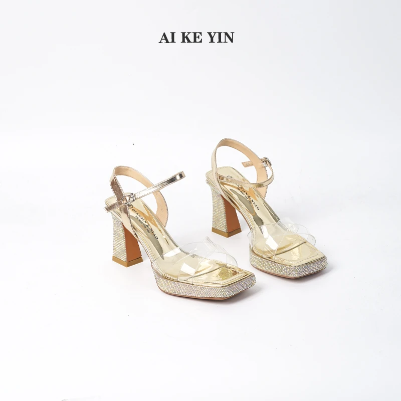 【艾珂茵】夏季新款方头厚底防水台满钻一字带透明交叉带方根高跟鞋