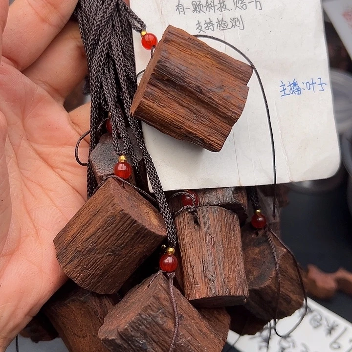 藤类降真香缅甸东枝料紫红油吊坠1.99