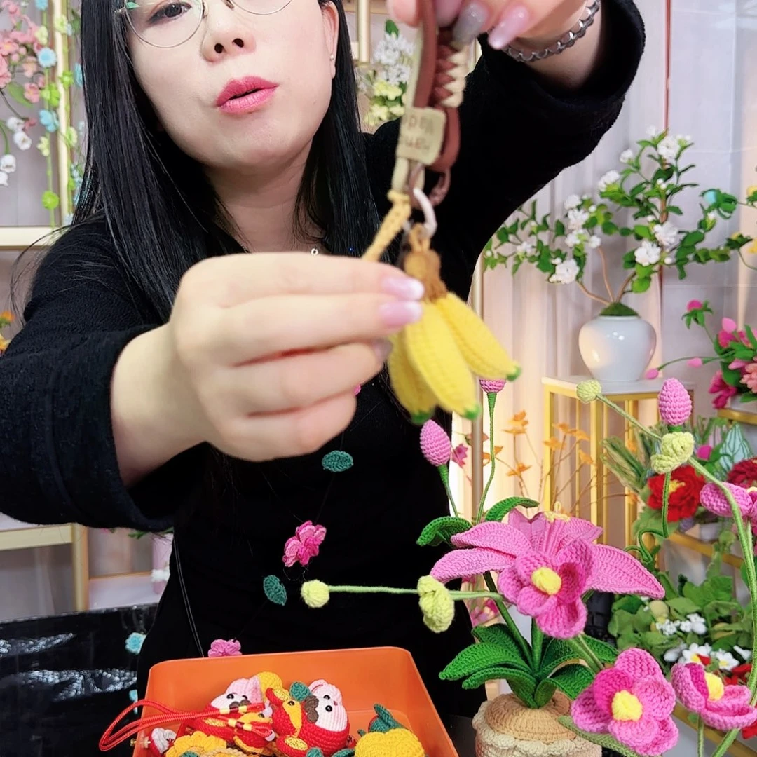 手工钩织设计手机挂件