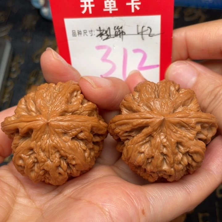 吊坠桃核文玩了吗