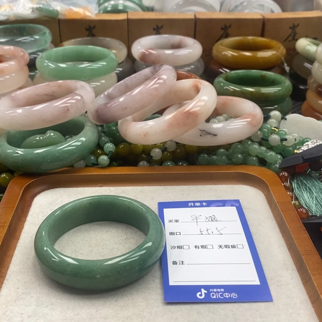 平***姐石英质玉手镯未镶嵌