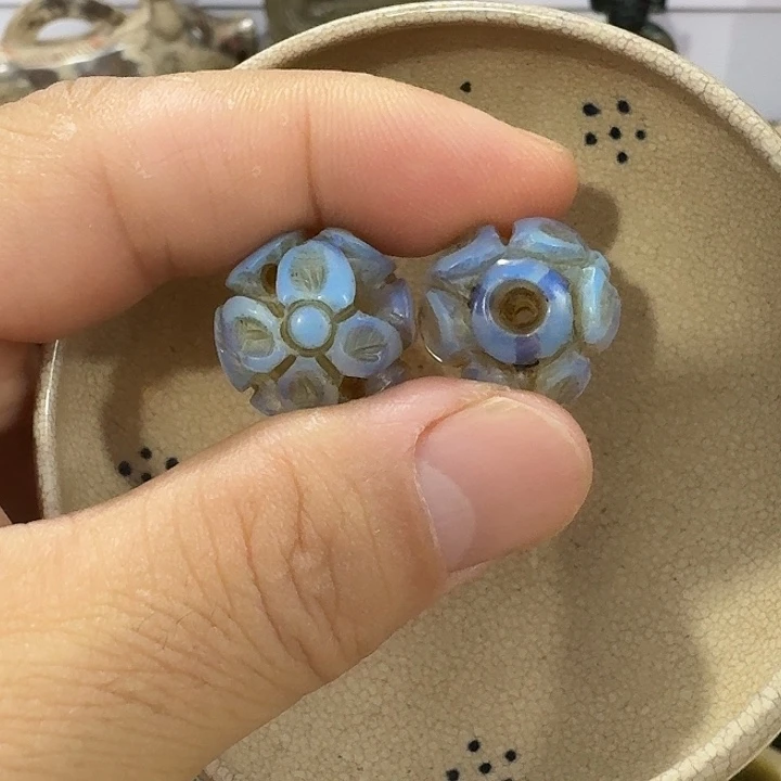 瓷片瓷自顾自的一个人