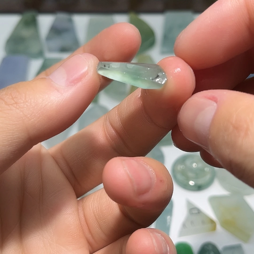 翡翠未镶嵌颈饰6433