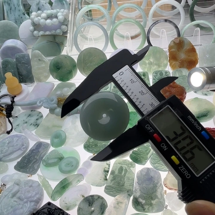 翡翠吊坠(赠链)未镶嵌翡翠平安扣