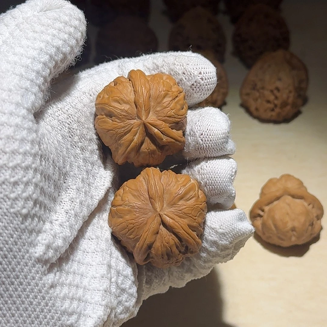 文玩核桃吊坠元宝三棱