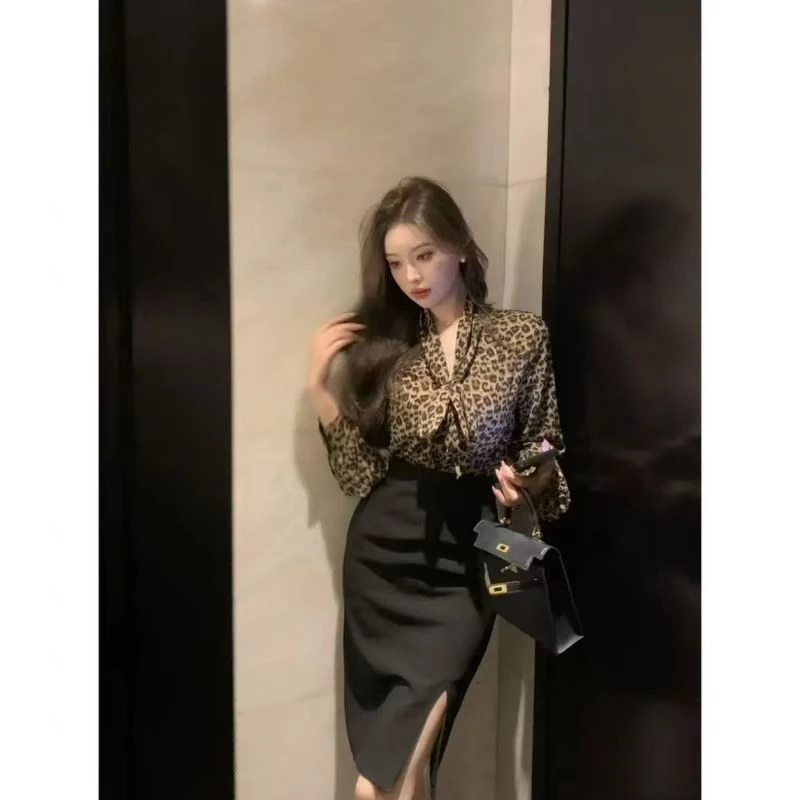 2025早春气质性感豹纹V领系带衬衫长袖+高腰修身显瘦包臀裙套装