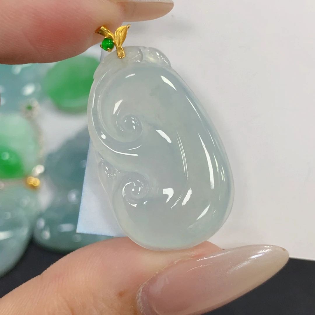 颈饰18K金镶嵌翡翠