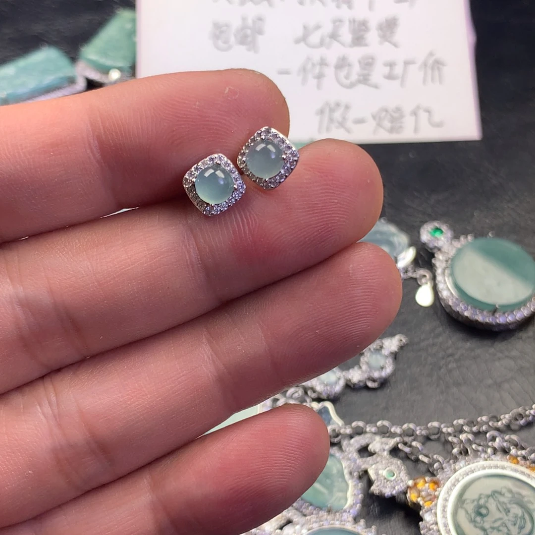 翡翠颈饰未镶嵌耳钉