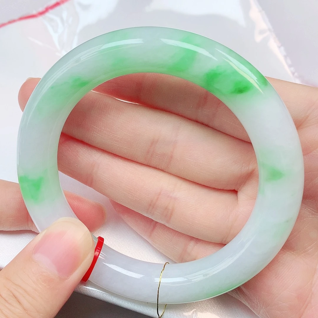 翡翠手镯未镶嵌抖音质检