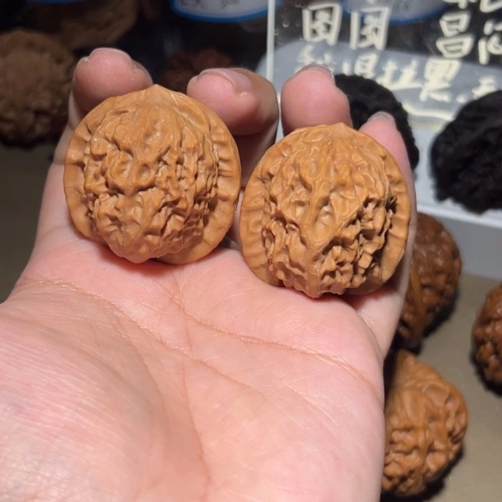 文玩核桃吊坠36红皮瓷娃娃全品一般对