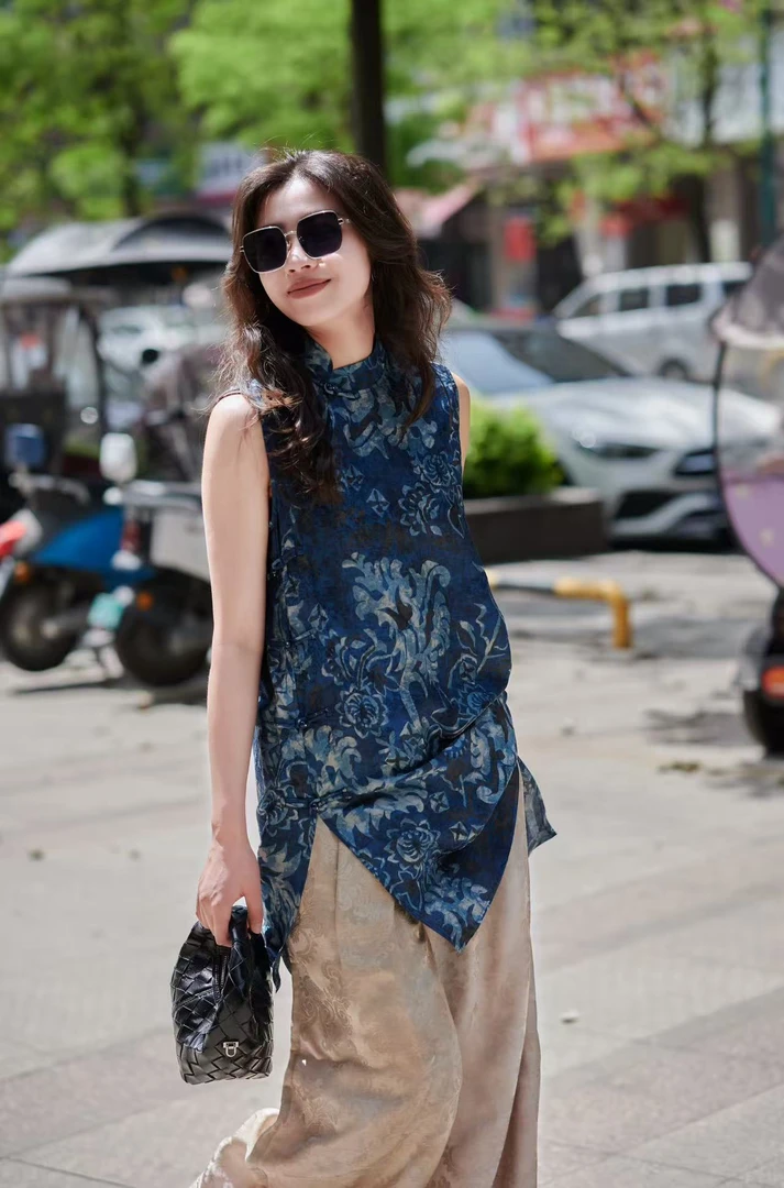 谢美丽-精选青花瓷中长款国风马甲新中式