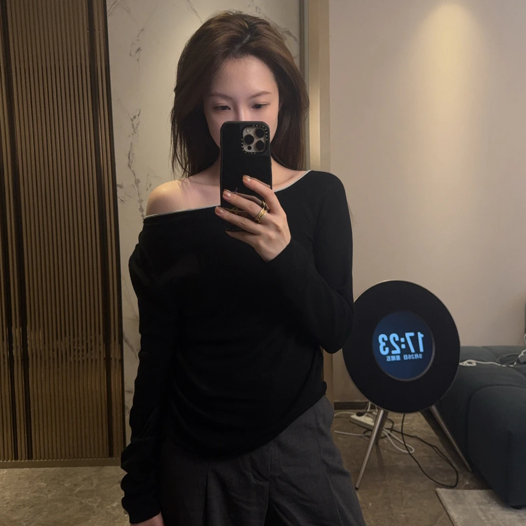 One Studio|2025秋斜肩针织显瘦撞色收腰打底