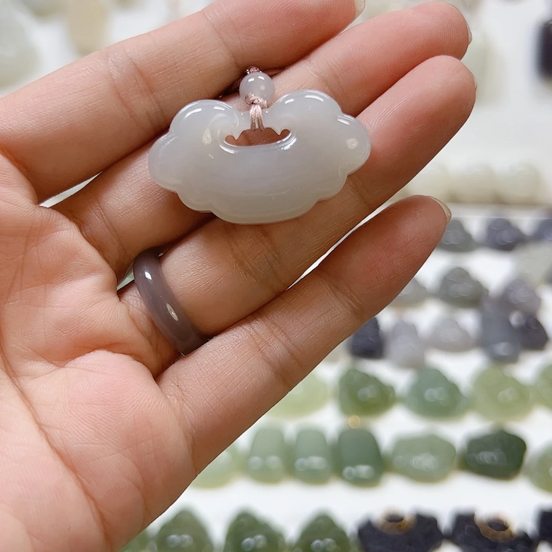 和田玉未镶嵌颈饰沐**?