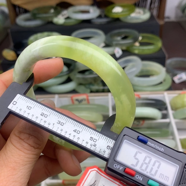 蛇纹石玉未镶嵌手镯918