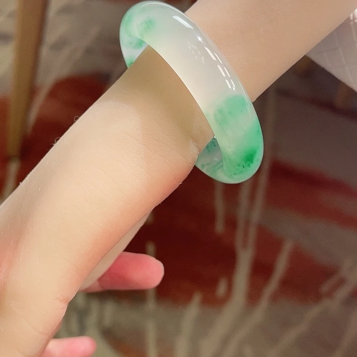 石英质玉未镶嵌手镯