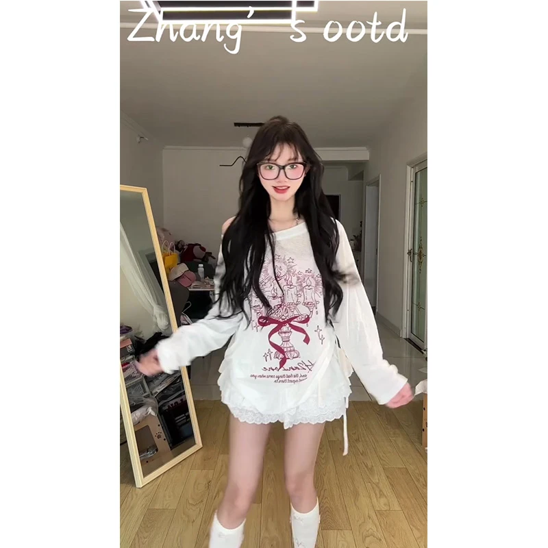 薄款涂鸦斜肩长袖T恤女春季宽松甜辣妹露肩防晒罩衫白色短裙套装