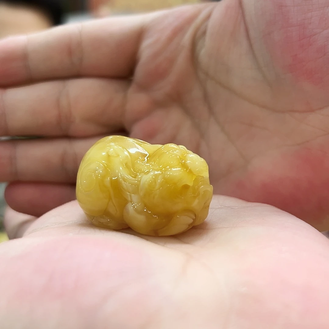 蜜蜡未镶嵌珠宝奇石
