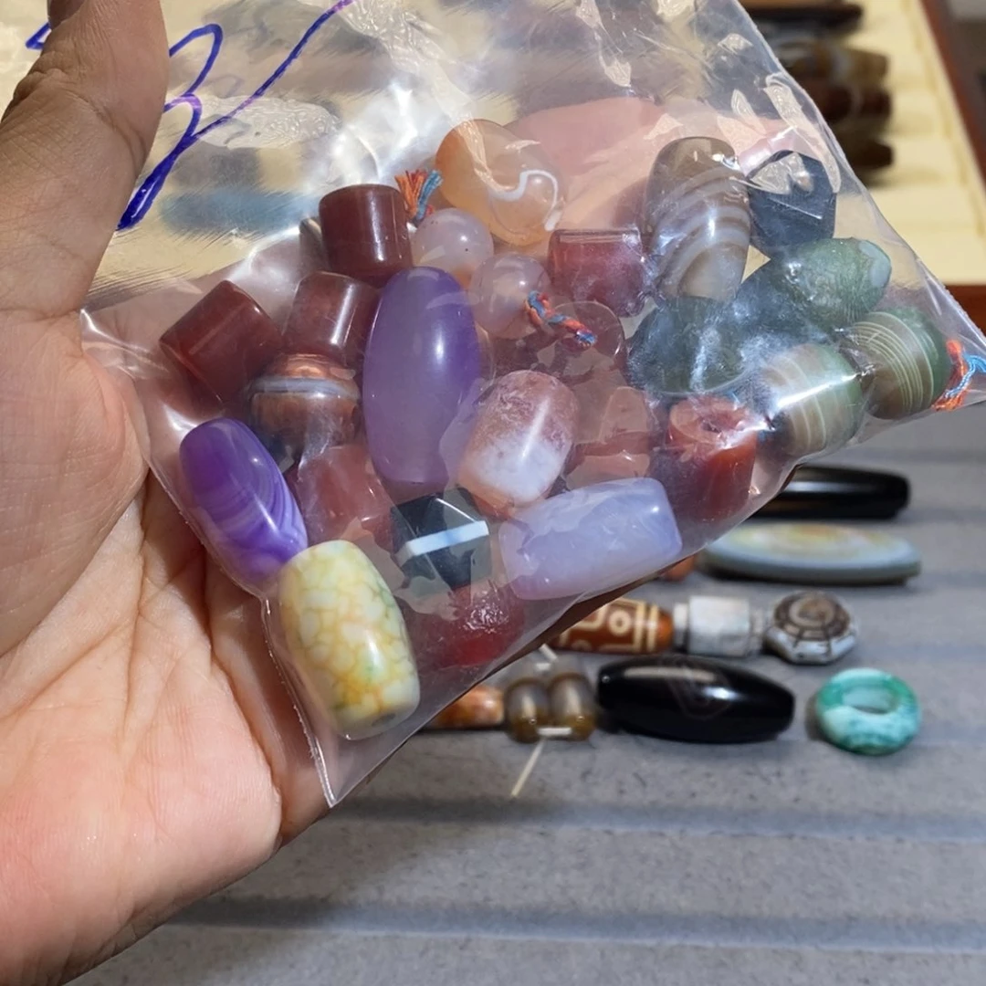 玛瑙/玉髓颈饰未镶嵌孟*。