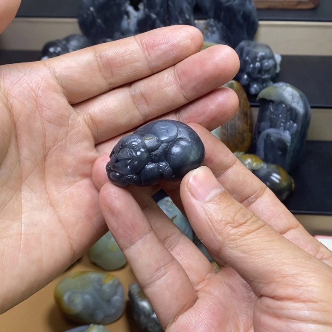 颈饰未镶嵌和田玉萨**斯