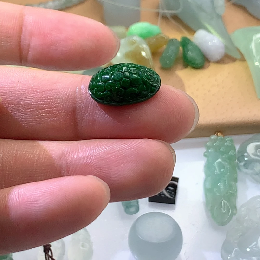 颈饰未镶嵌翡翠挂件