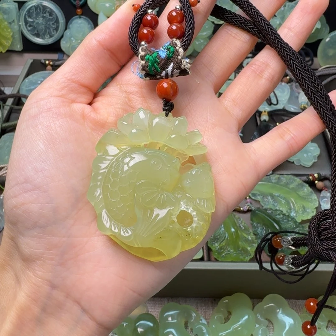 蛇纹石玉颈饰未镶嵌