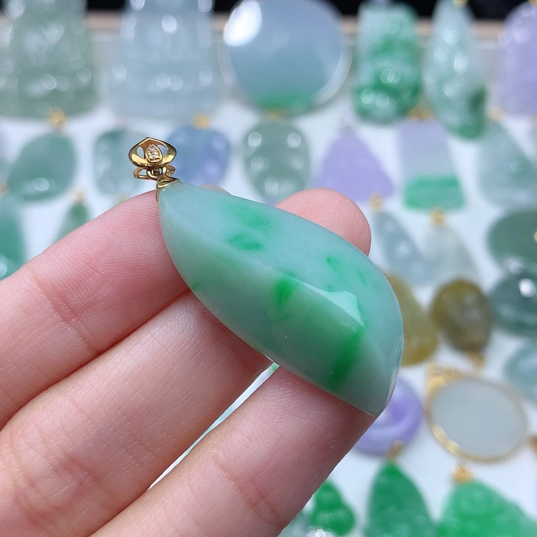 颈饰18K金镶嵌翡翠翡翠