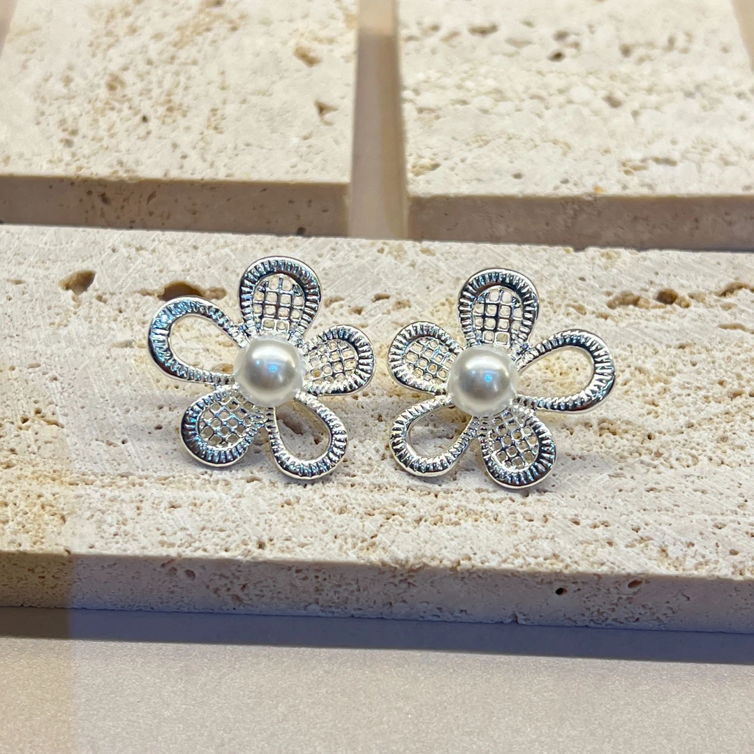 铜合金锆石耳饰 耳饰耳钉珍珠花蕊轻奢时尚小众经典甜美法式