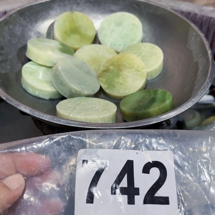 蛇纹石玉未镶嵌珠宝半成品