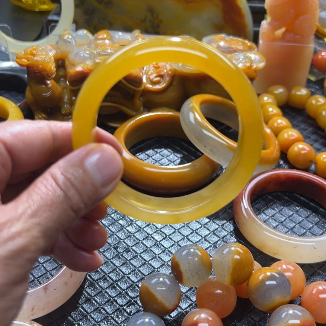 石英质玉未镶嵌颈饰