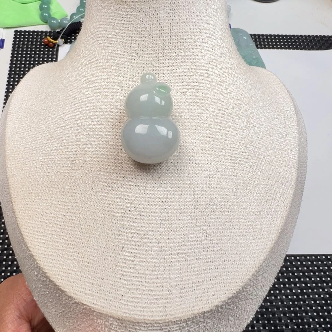 翡翠未镶嵌颈饰立体葫芦