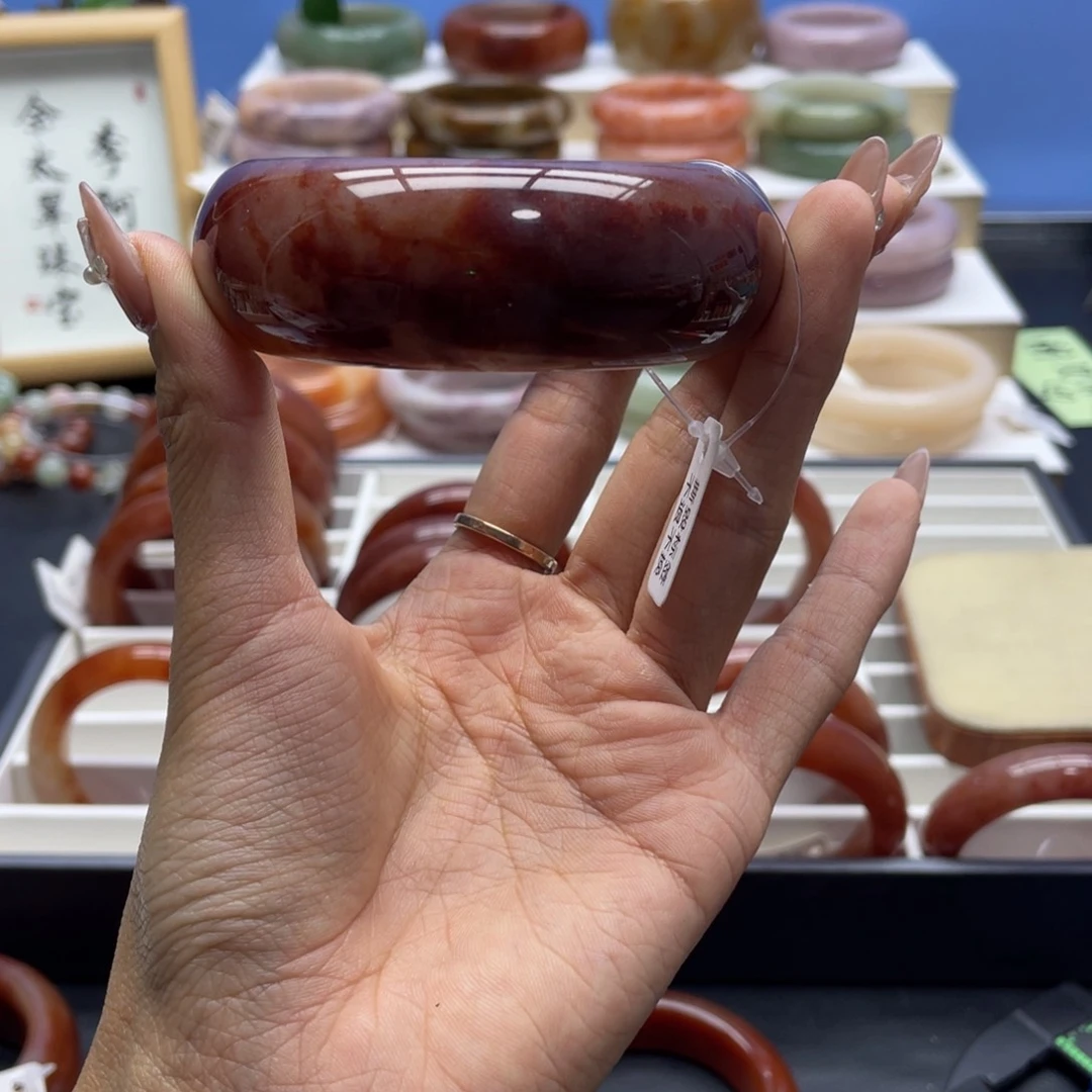 未镶嵌手镯石英岩玉兔****?